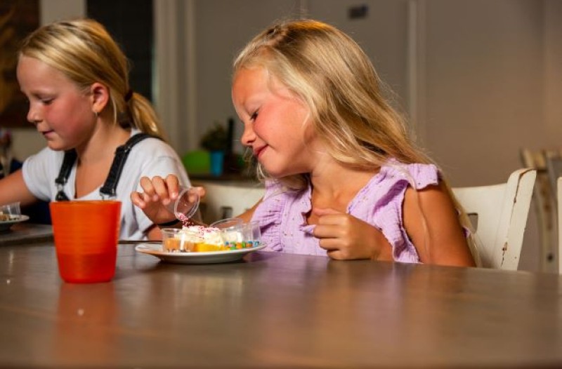 meisje cake versieren heggies.jpg