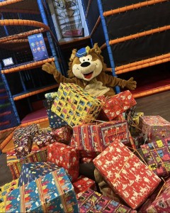 foto heggie met pakjes.jpg