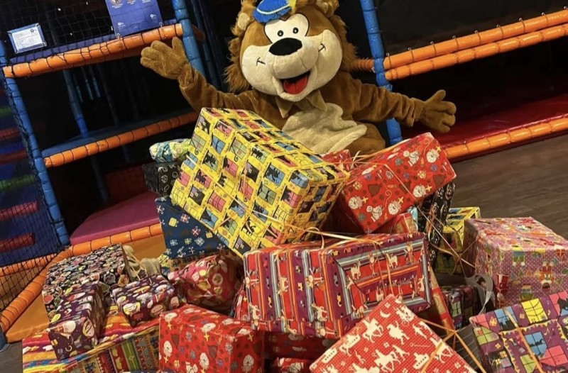 foto heggie met pakjes.jpg