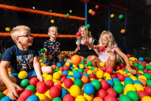 ballenbak spelende kinderen heggies.jpg